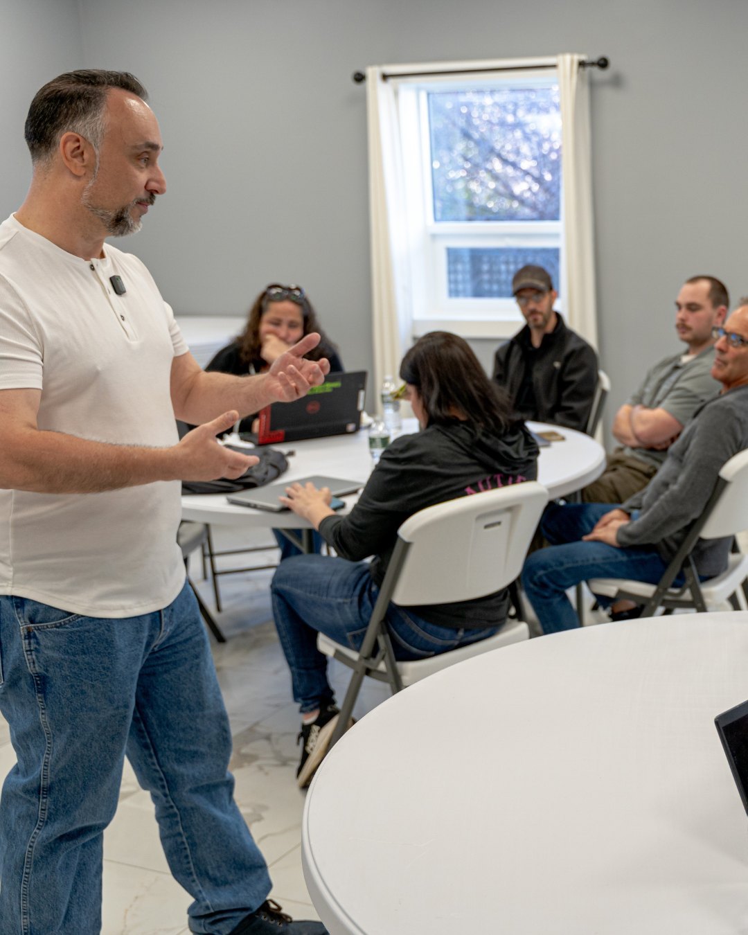 Glenn Murano teaching a room of business owners how to use AI